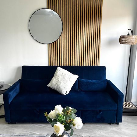 Serene 2-Bed Flat With Canal Views - Coop Live & Ethiad Manchester Buitenkant foto
