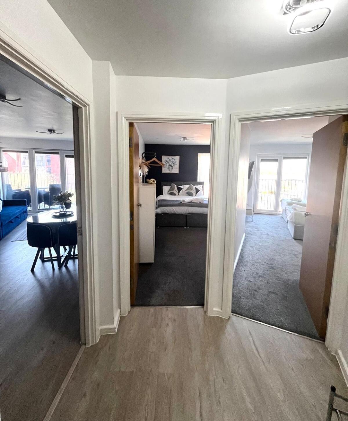 Serene 2-Bed Flat With Canal Views - Coop Live & Ethiad Manchester Buitenkant foto