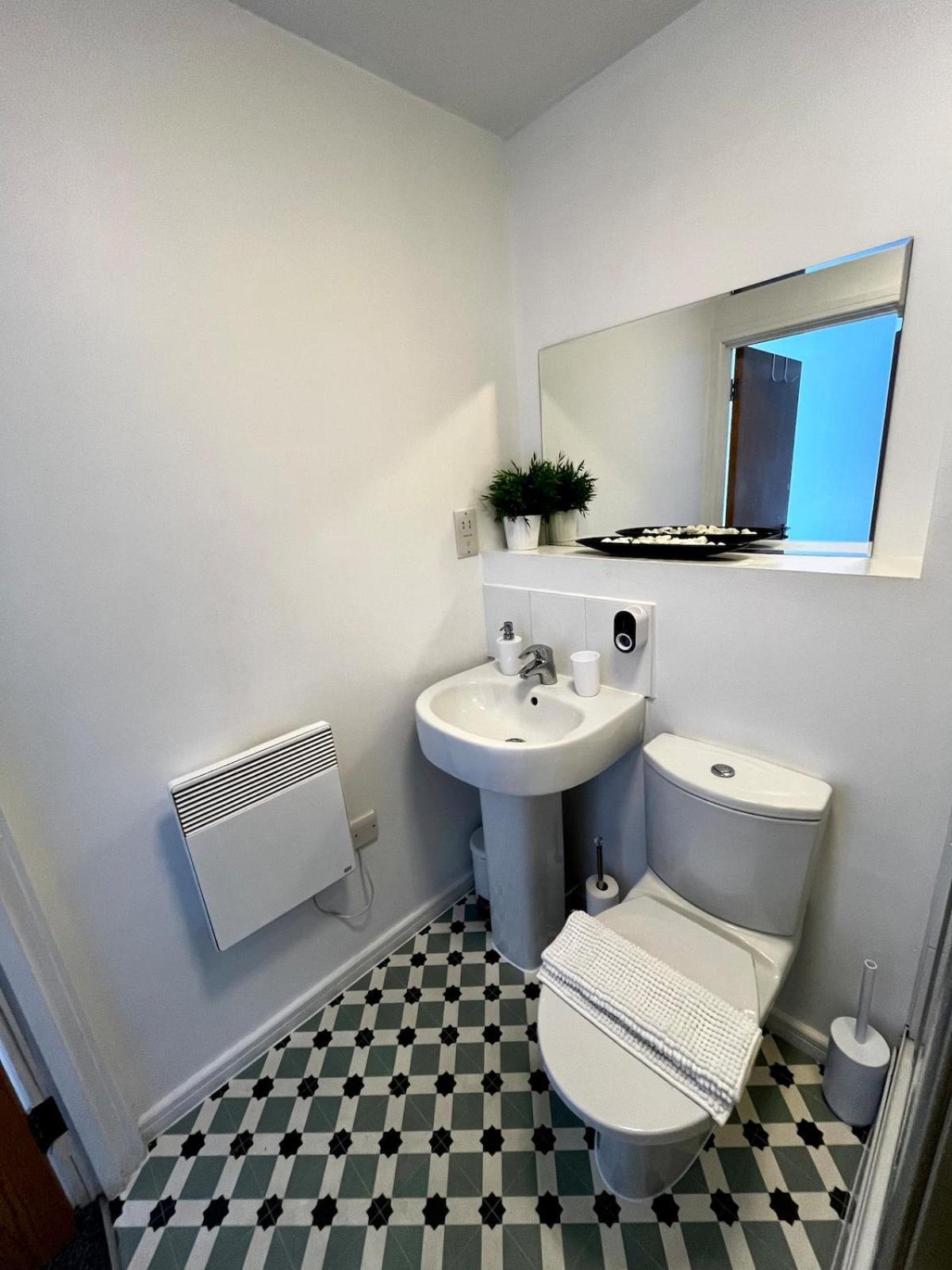 Serene 2-Bed Flat With Canal Views - Coop Live & Ethiad Manchester Buitenkant foto