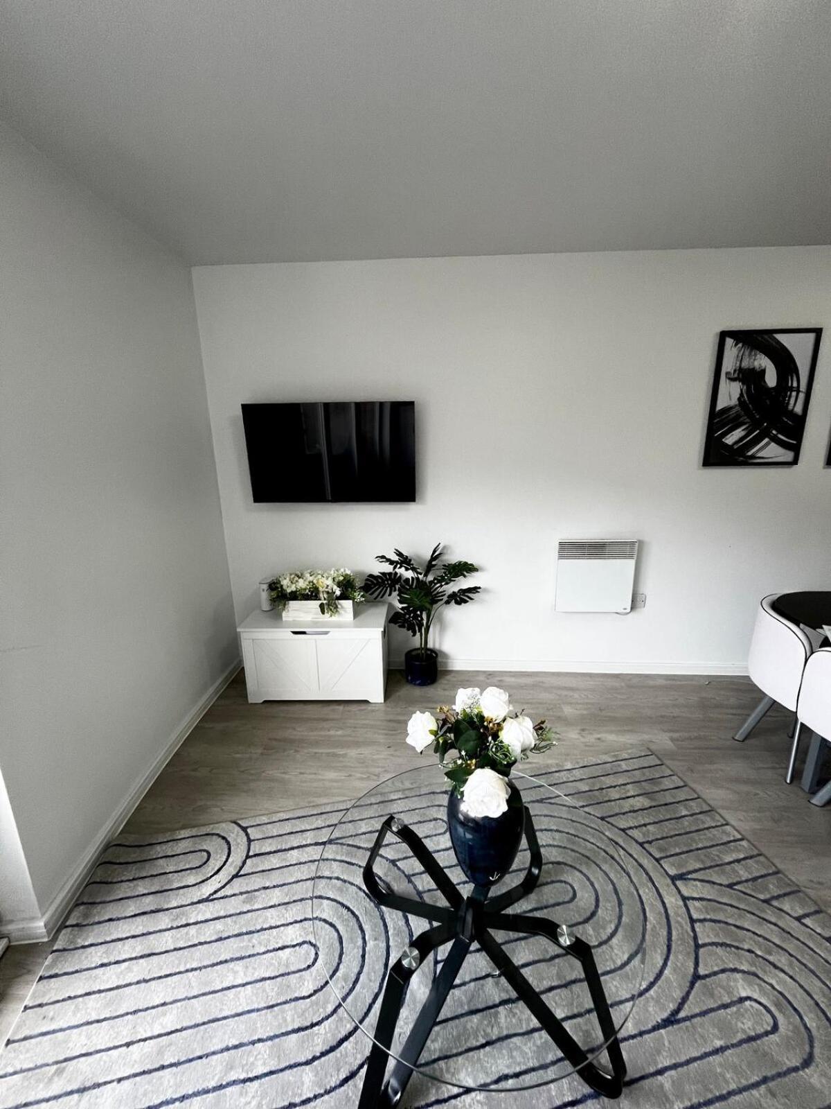 Serene 2-Bed Flat With Canal Views - Coop Live & Ethiad Manchester Buitenkant foto