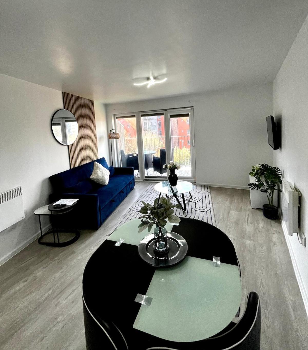 Serene 2-Bed Flat With Canal Views - Coop Live & Ethiad Manchester Buitenkant foto